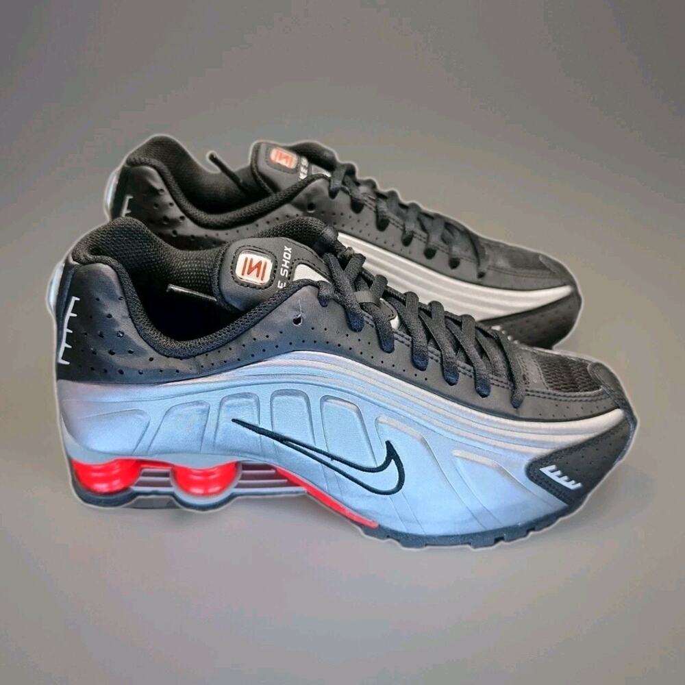 Nike Shox R4 (GS) Size 4.5 Y